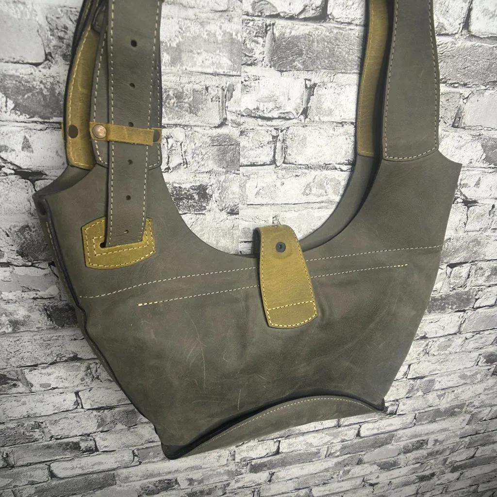 EUC Lady Buq Handmade Purse Leather Limited Collection Shoulder Purse Gray - Image 4