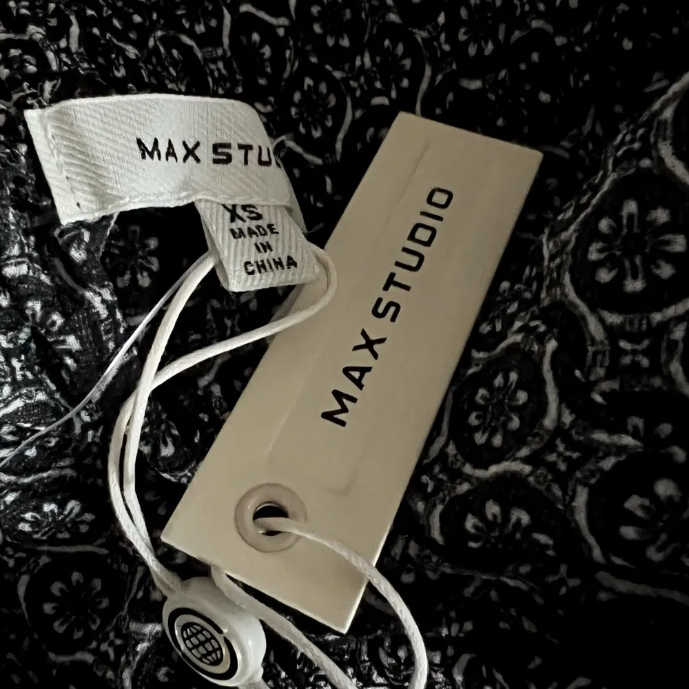 Max Studio Pull-On Shorts Black Ivory Button Daisy Size XS New with Tag - Image 7