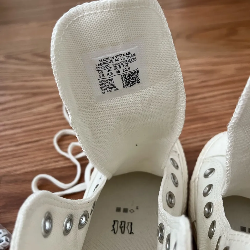 Converse platform sneakers with charms - Image 9