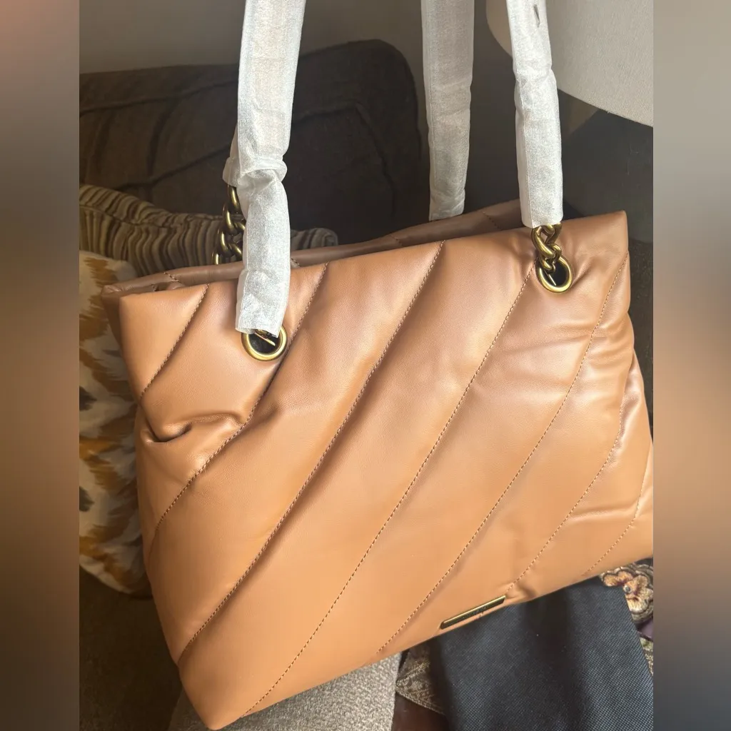 Authentic KURT GEIGER LONDON Quilted 2 compartment magnetic closure shoulder bag - Image 10