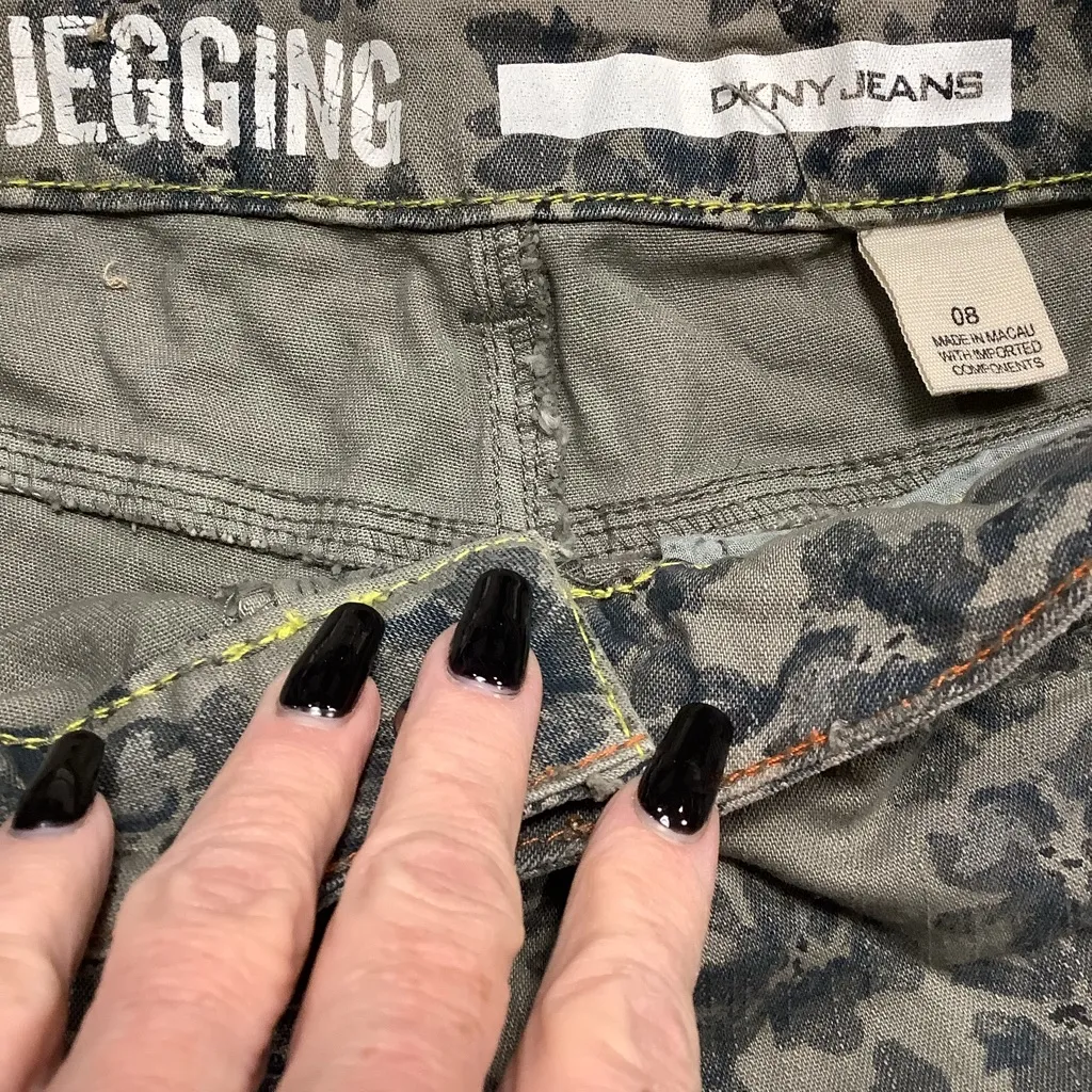 DKNY Jeggings Stretch Green Floral Camouflage Chinos BRAND NEW Size 8 - Image 10