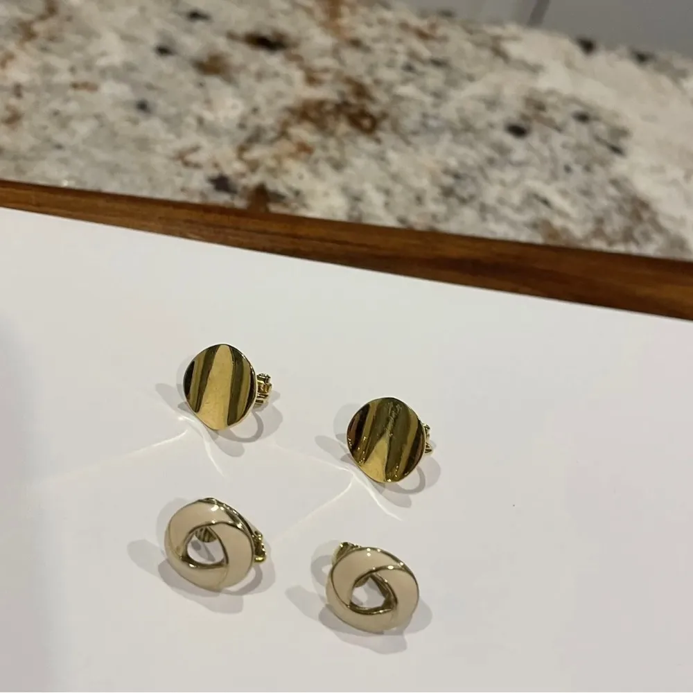 Lot Of 2 Signed Clip-on Clip On Earrings Gold Tone 1 Trifari 1 AK (Anne Klein) - Image 4