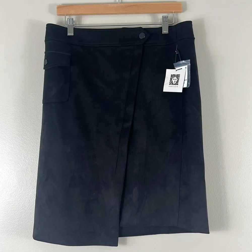 Anne Klein NWT Black Faux Suede Cargo Asymmetric Skirt - Image 2