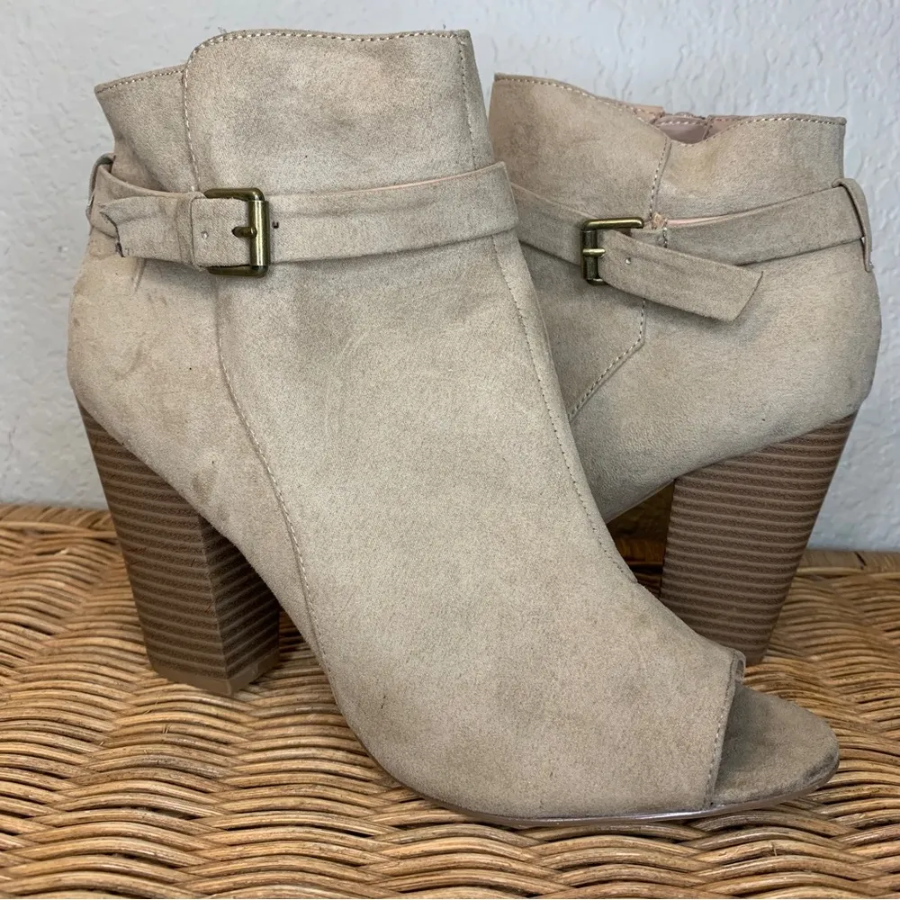 Penny Loves Kenny Women's Ankle Boots Size 7.5 Tan Cut Out Heel - Image 2