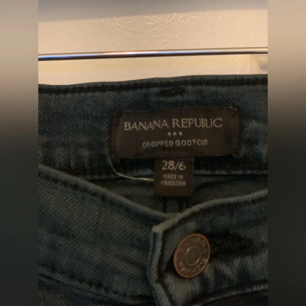 Banana Republic Faded Black Wash Cropped Bootcut Jeans.    Size-6 - Image 2