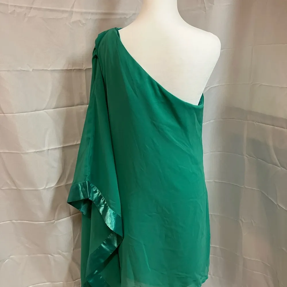 VENUS One Shoulder Dress in Green - Image 4