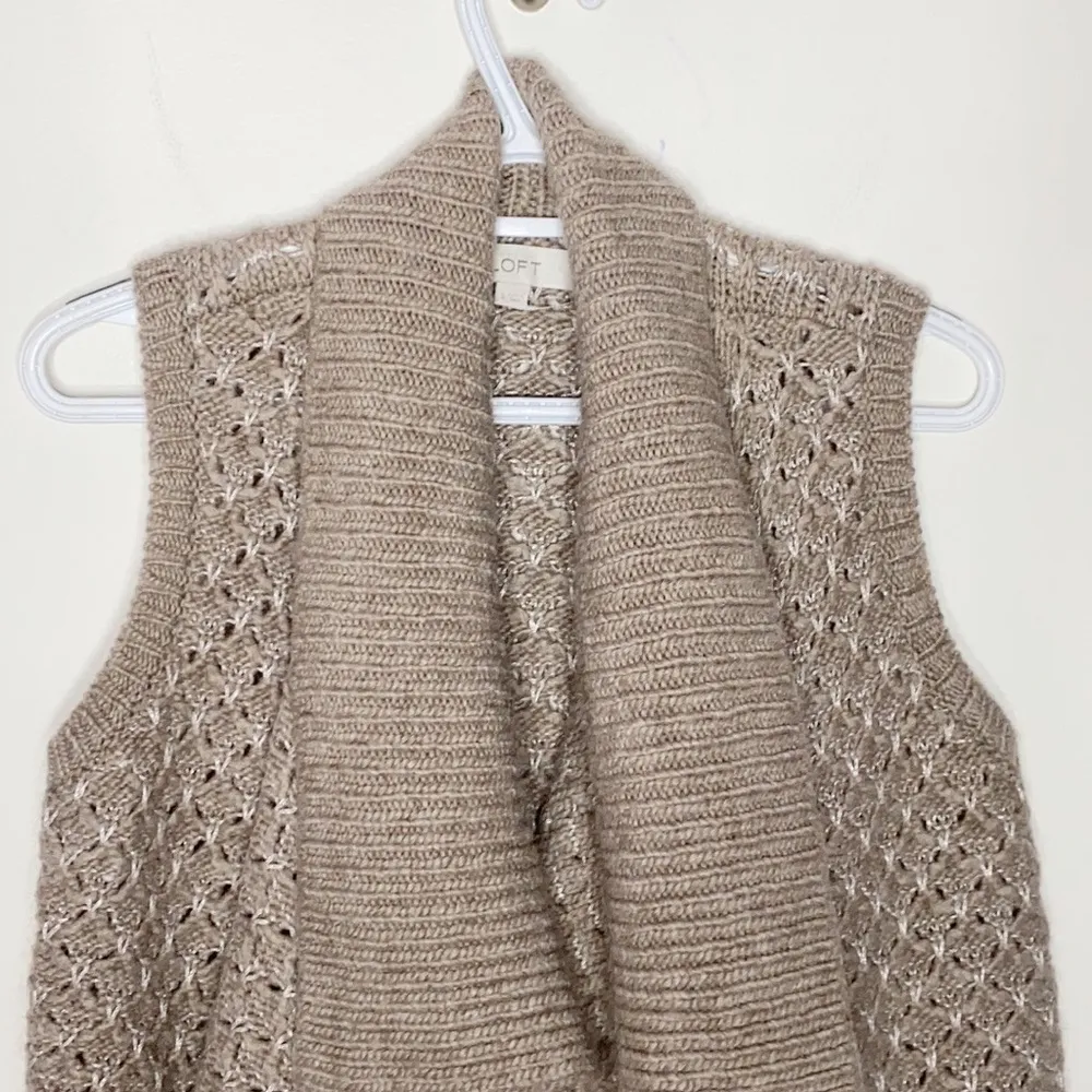 Ann Taylor Loft tan chunky knit shawl vest size S - Image 35