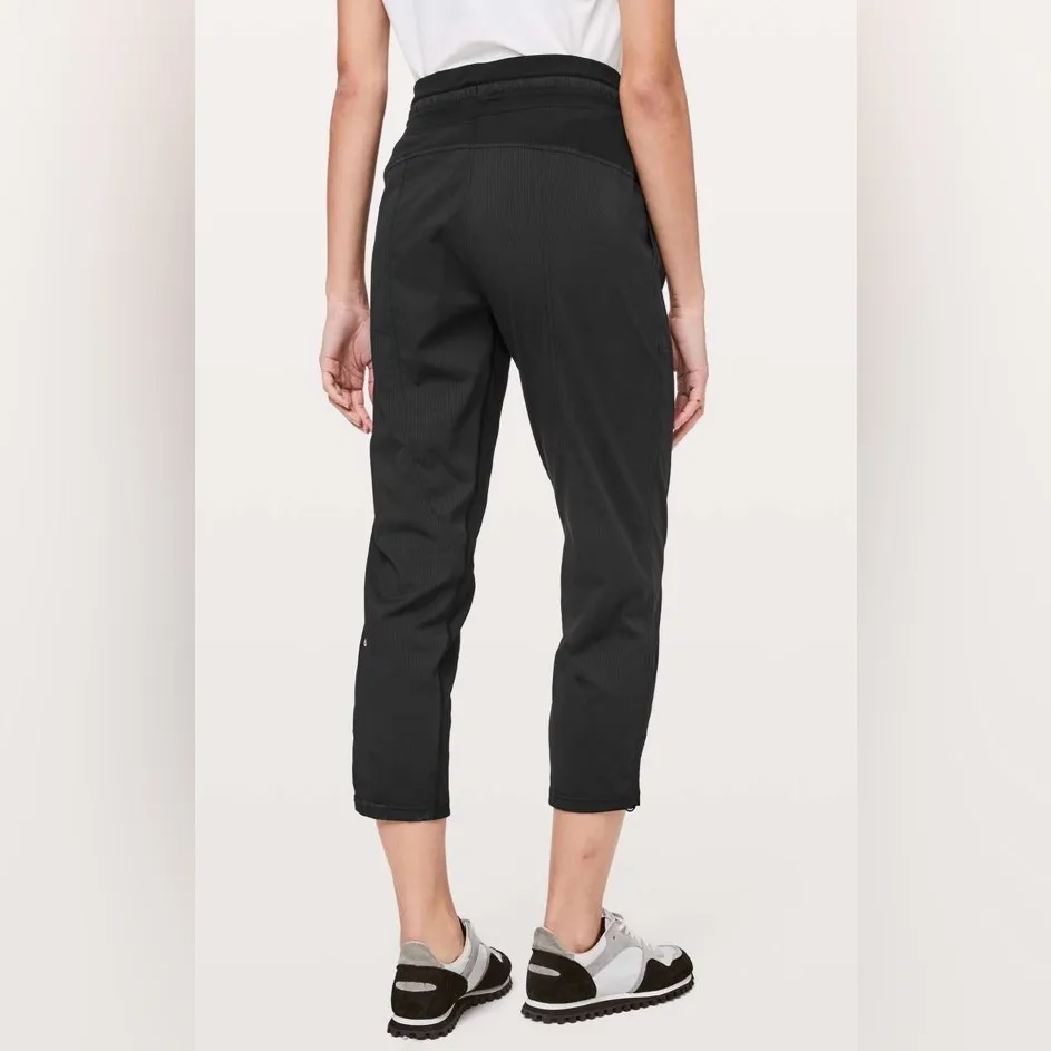 Lululemon Dance Studio Crop 25” Pants Black side pocket Size 6 - Image 4
