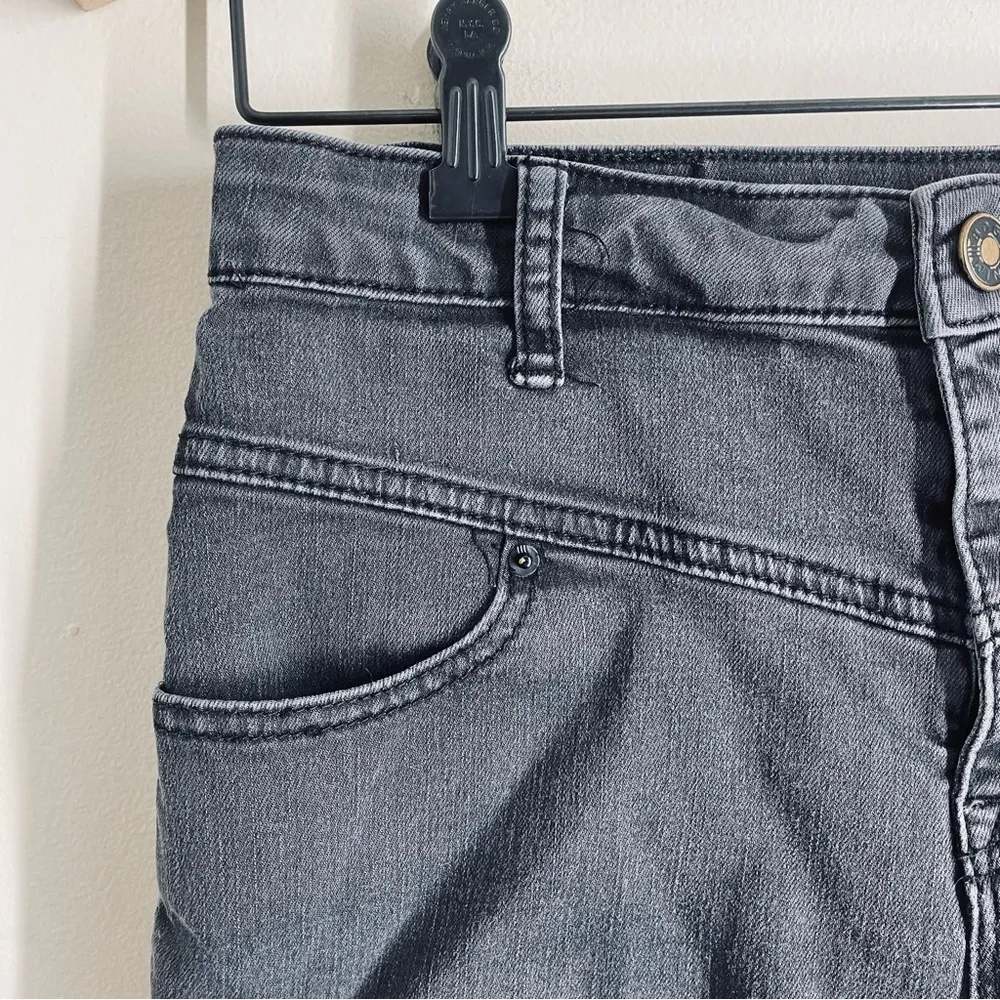 BDG Super High Rise Seam Short Black size 27 - Image 7