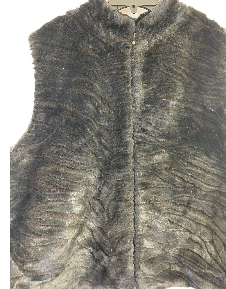 Preston & York II Women's Black Tiger Fuzzy Vest - Image 3