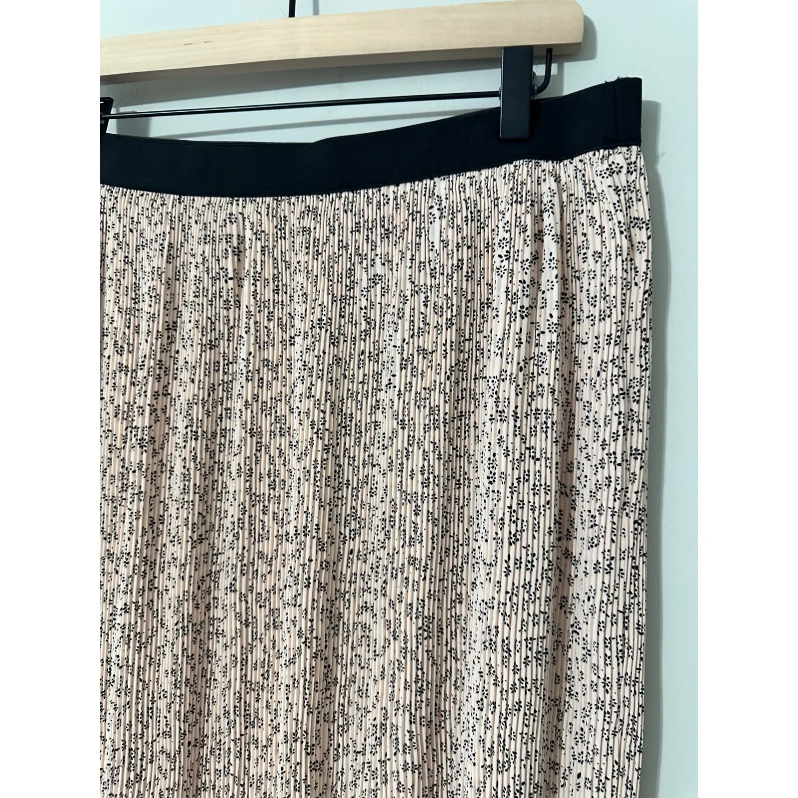 Adrianna Papell Pleated Floral Midi Skirt Black Waistband Size Large - Image 3