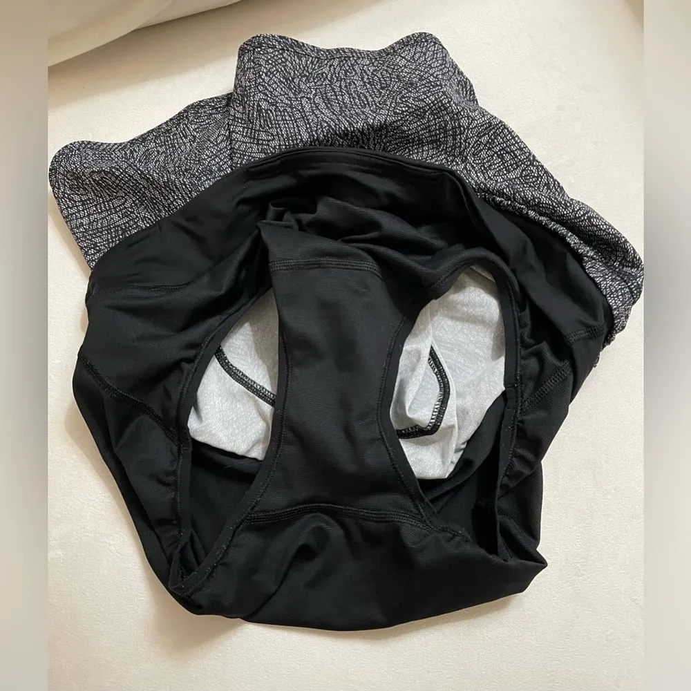 Lululemon Track Shorts 3” Lined Black/White Size 6 - Image 5