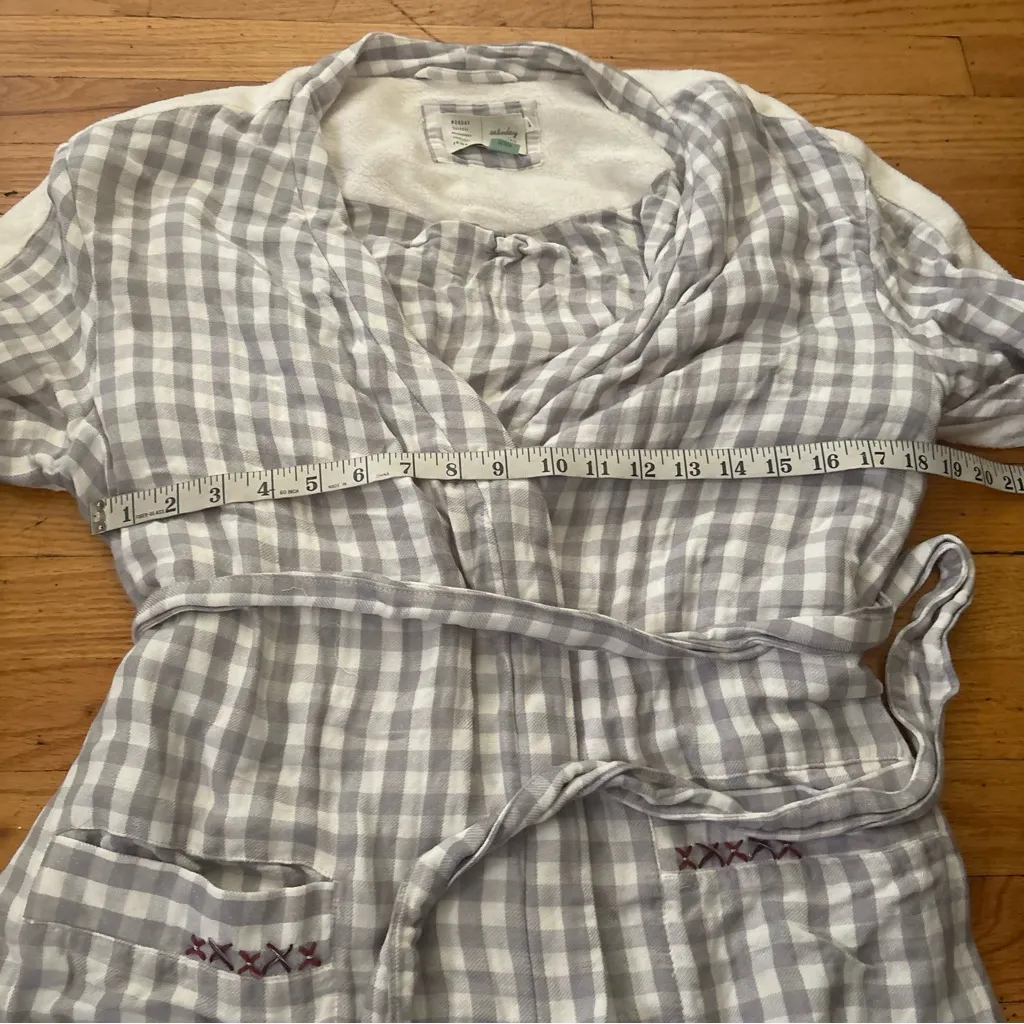 Anthropologie Grey Gingham Fleece Robe Size Medium - Image 3