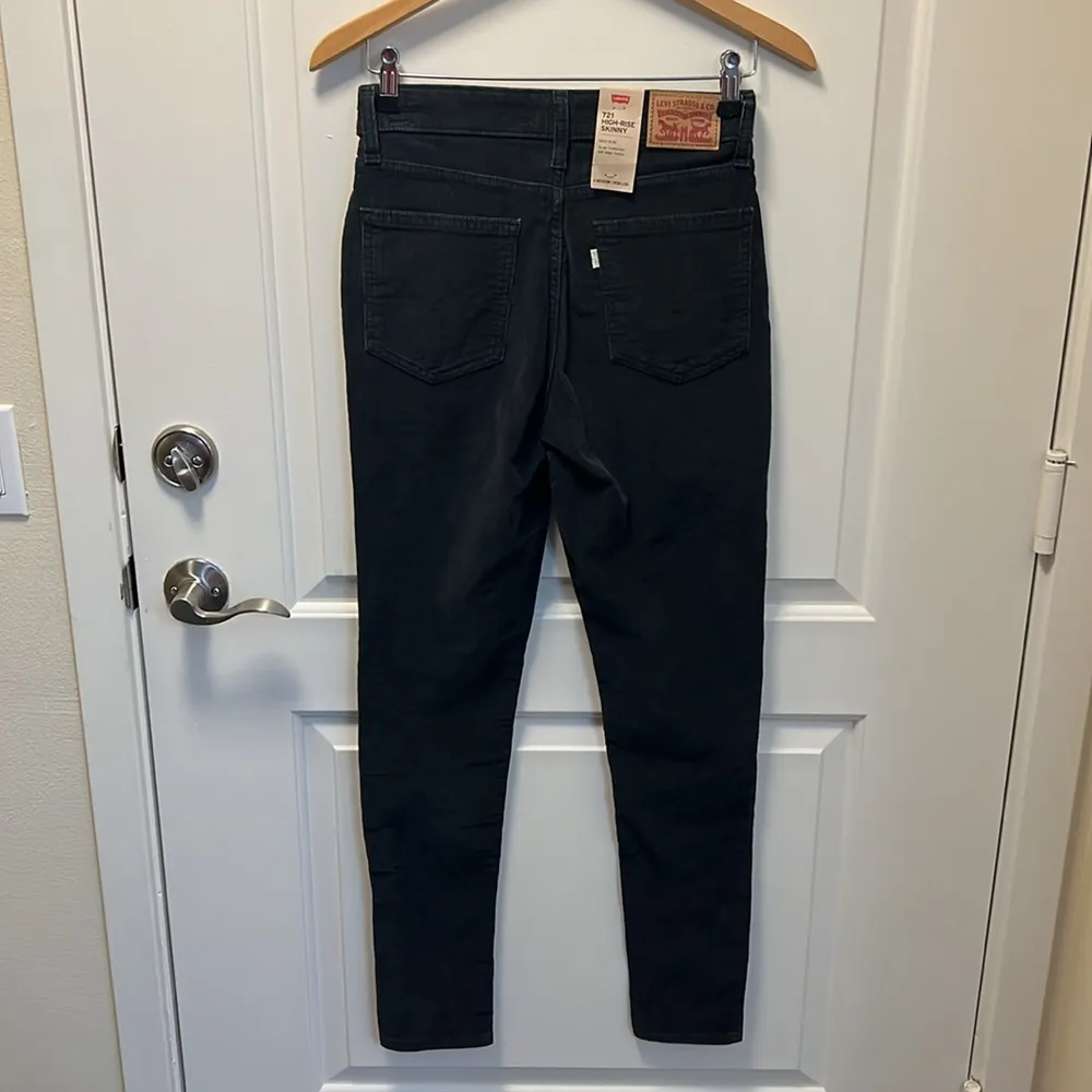 Levis Women 721 High Rise Skinny Jean Caviar Luxe-Corduroy Black NWT - Image 4