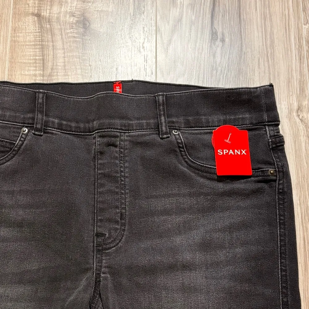 NWT Spanx Women's Straight Leg Pull On Jeans - Large - Image 4