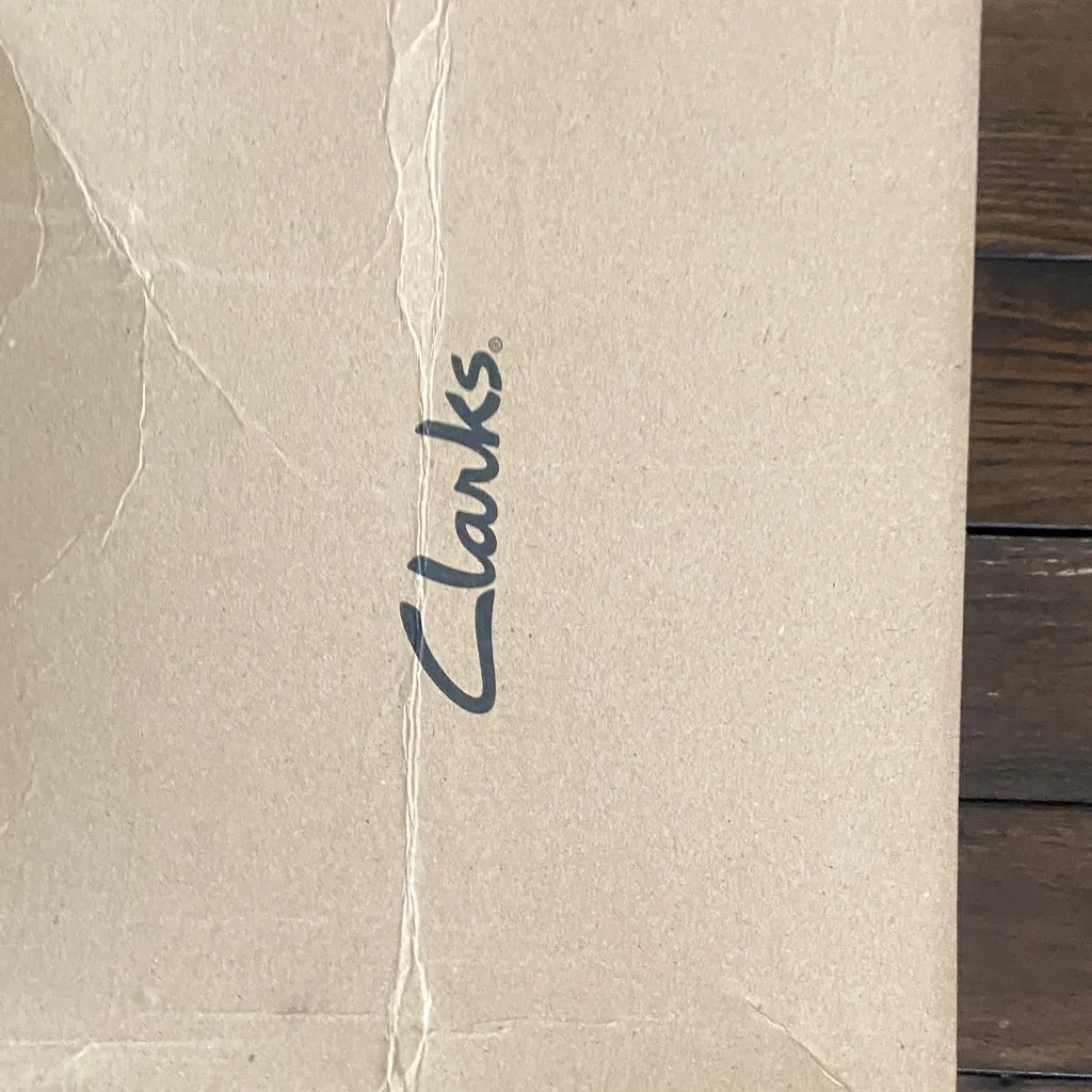 Women’s Dark Tan Suede Clarks Clarkdale Arlo Boot SZ 6 - Image 10