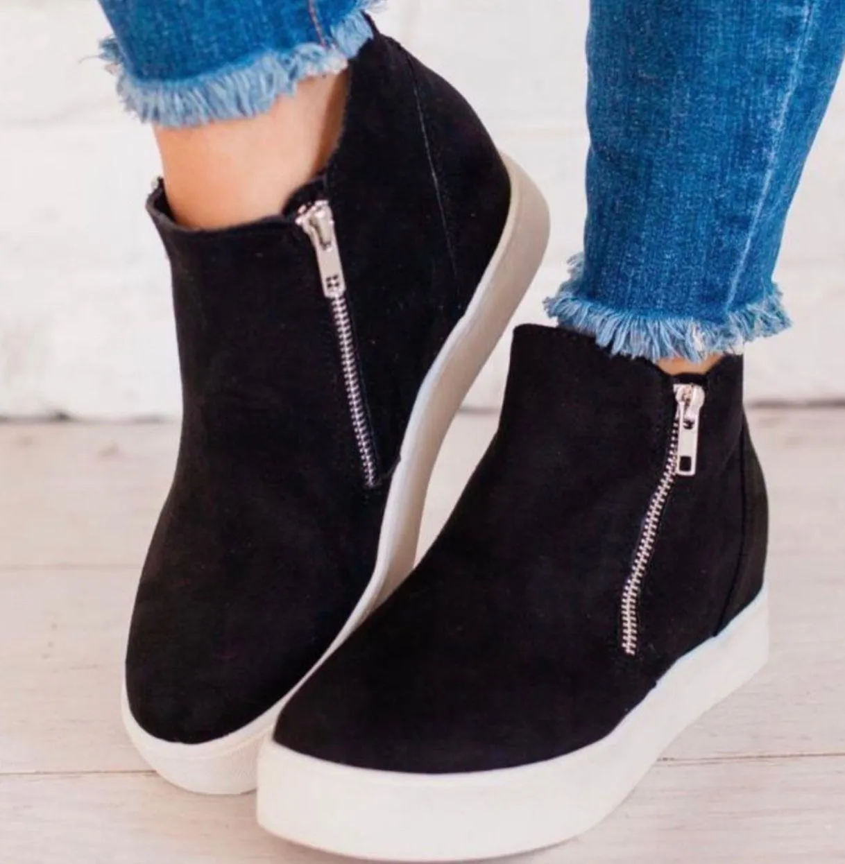 Micro Suede Hidden Wedge Sneaker Black Size 6 - Image 3
