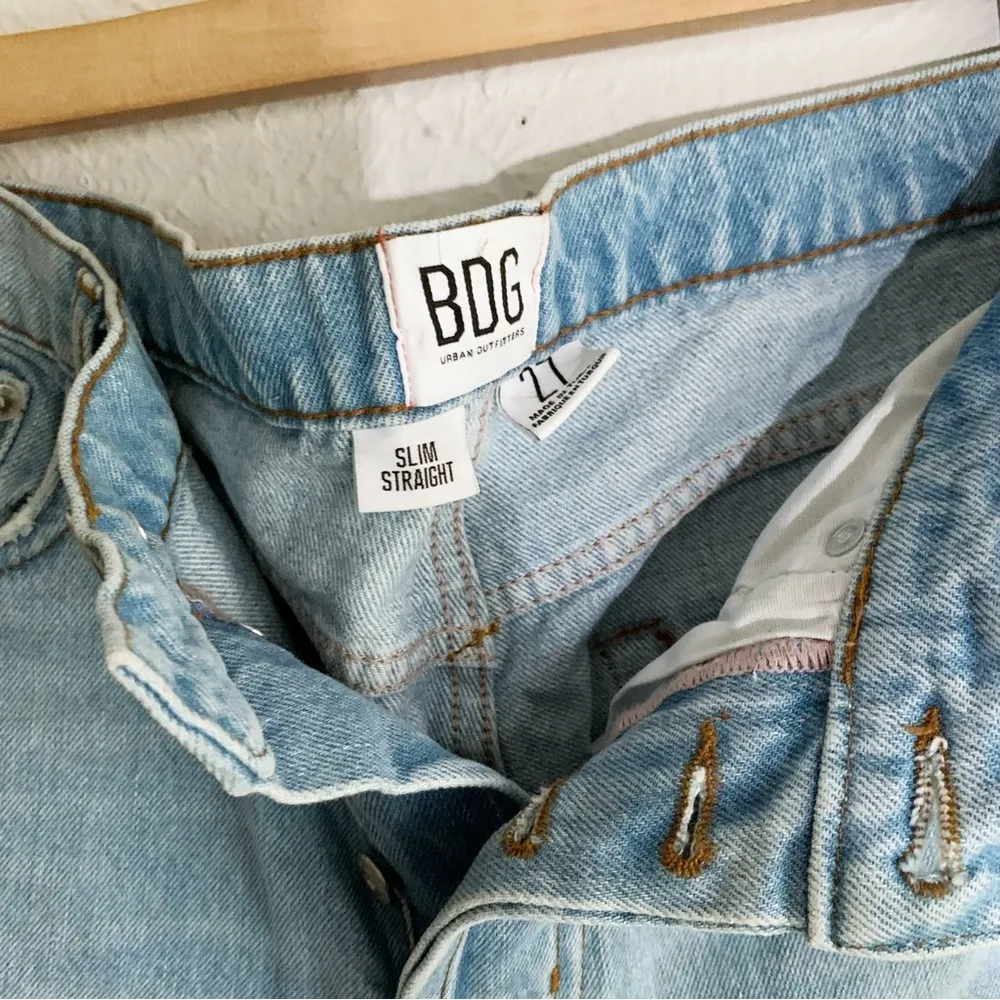 Urban Outfitters BDG High-Waisted Slim Straight Jean Ripped Light Wash Sz 27 - Image 5