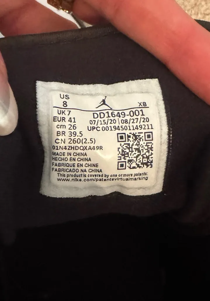 Black and white Nikes - Image 2