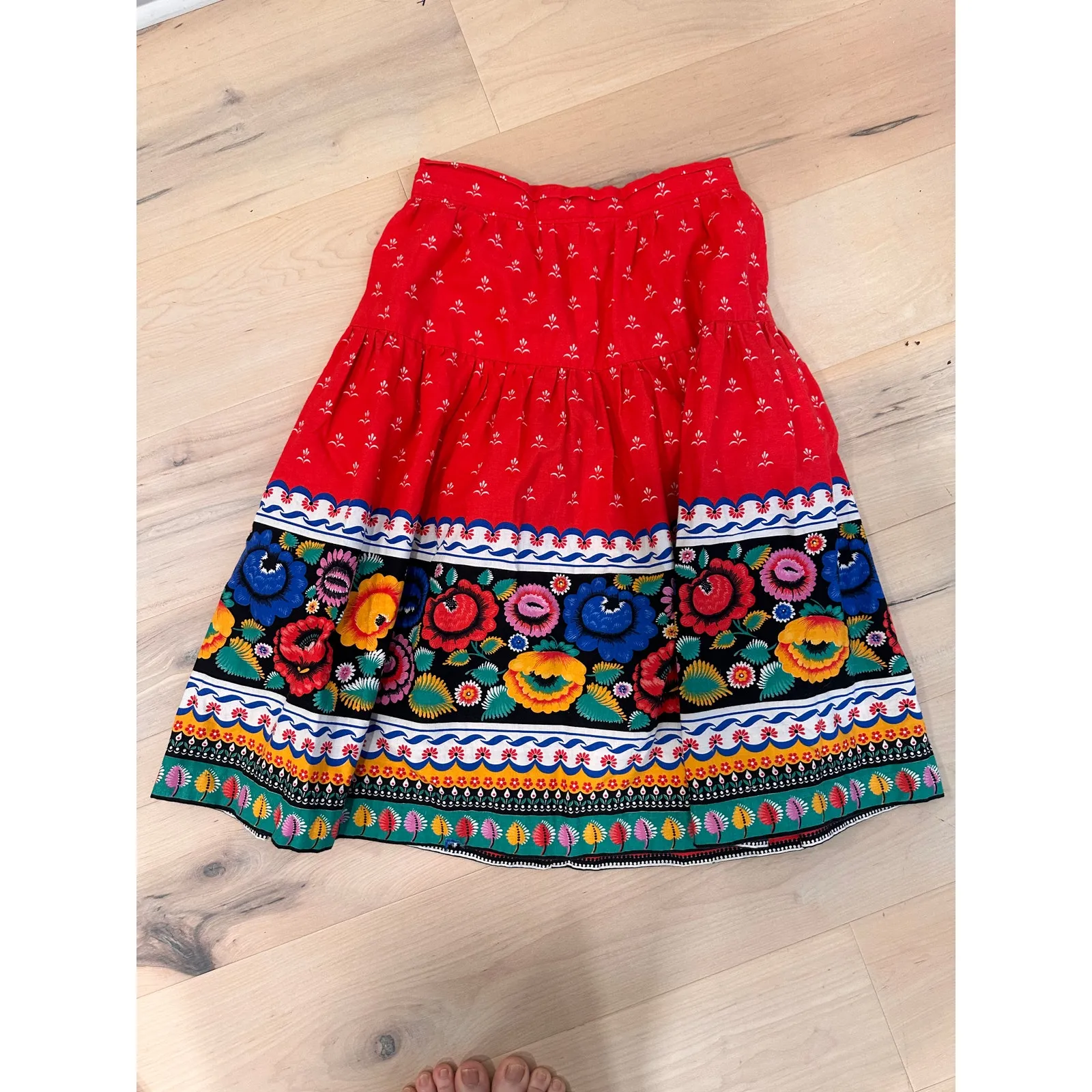 Vintage Ethnic Floral Print Skirt Size Small Red KNee Length Fun Festival - Image 2