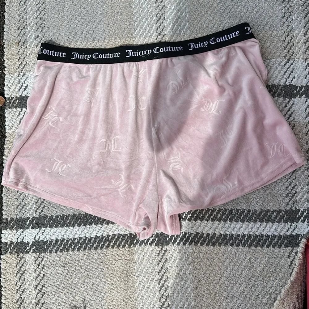 Juicy Couture Velour Shorts XL - Image 4