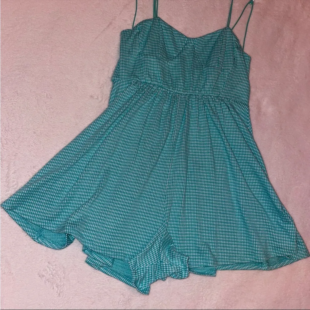 Womens Urban Outfitters Romper size Small - Image 3