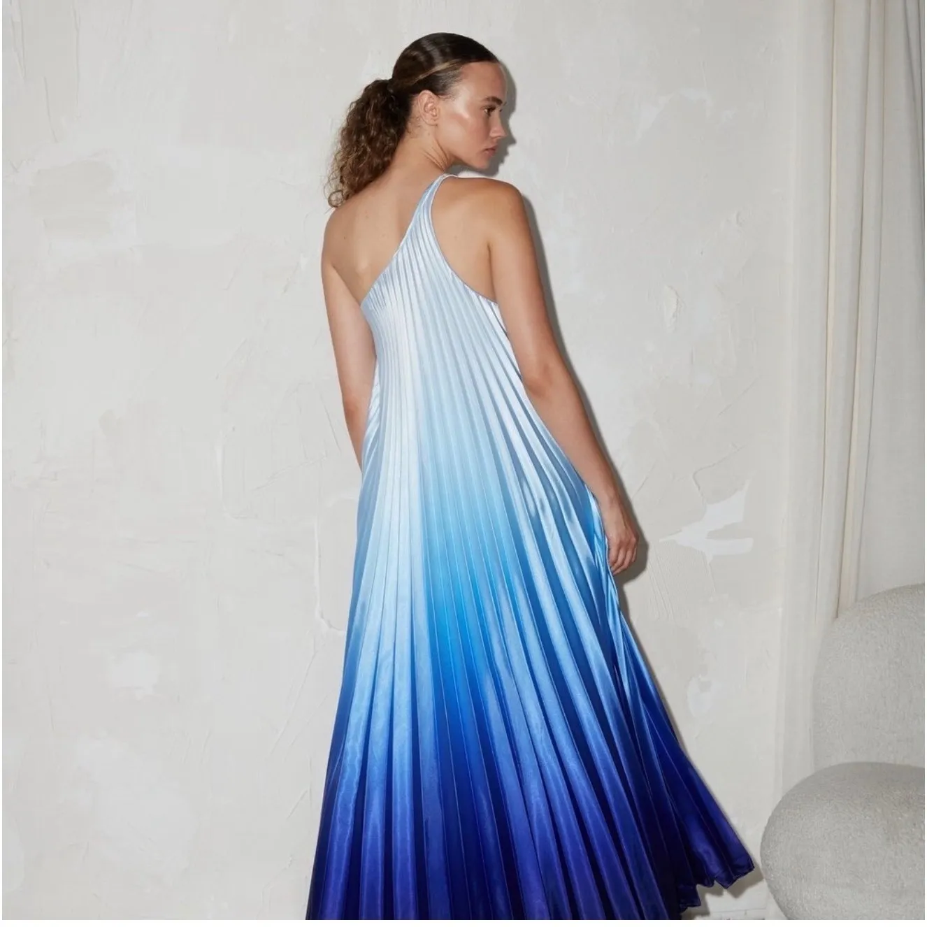 New DELFI COLLECTIVE Erica One
Shoulder Pleated Maxi Dress Blue
Ombré Small $298 Blue - Image 2