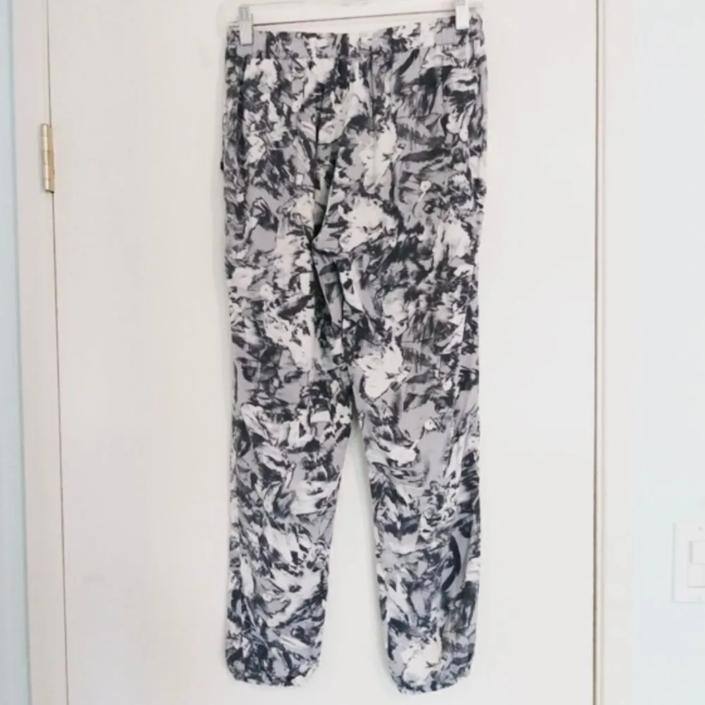 Fabletics Emily Grey & White Marble Print Joggers Pants - Image 4