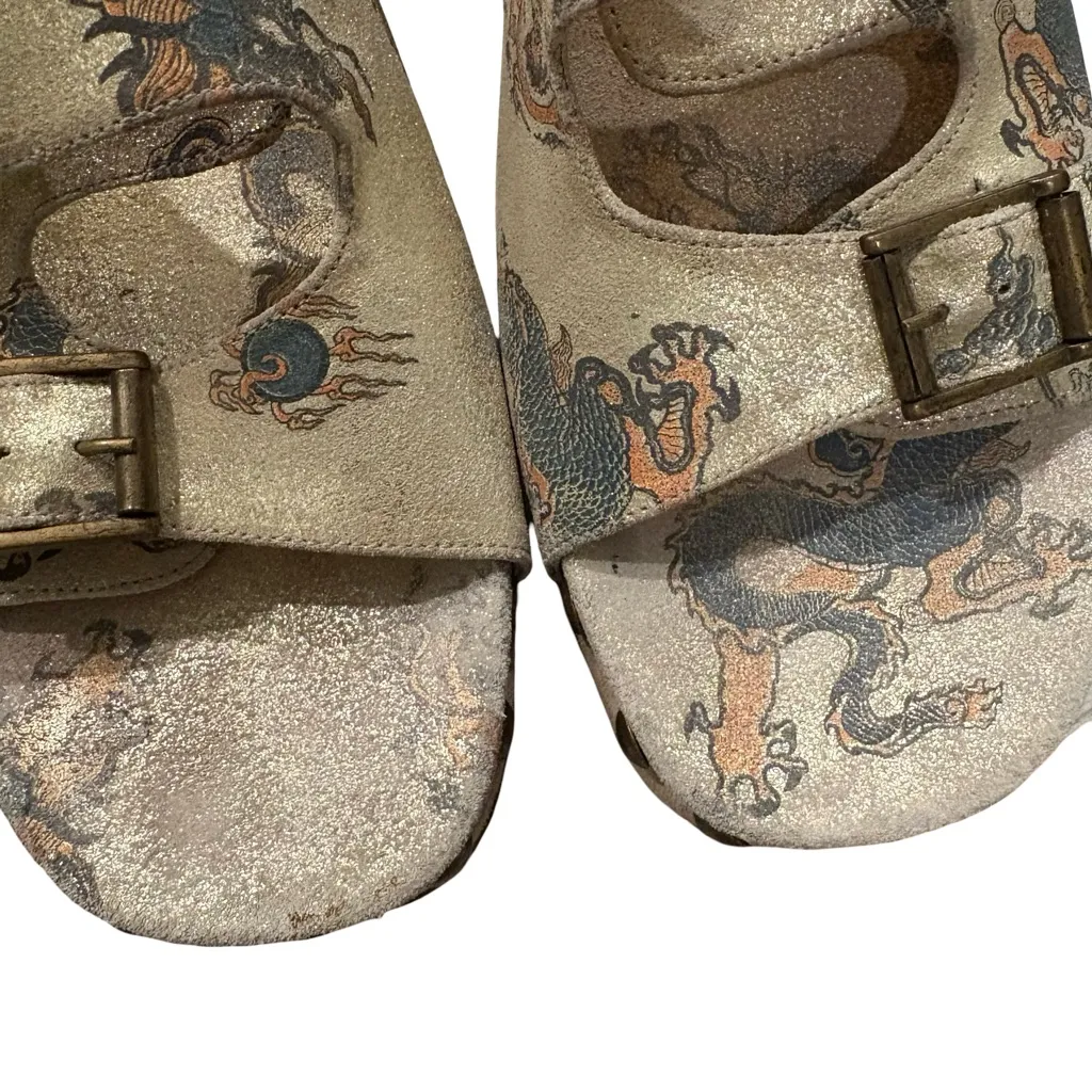 Rare Vtg Bridget Platform Wedge Leather Sandals Dragon Tattoo Print, Sz 9 Gold - Image 15