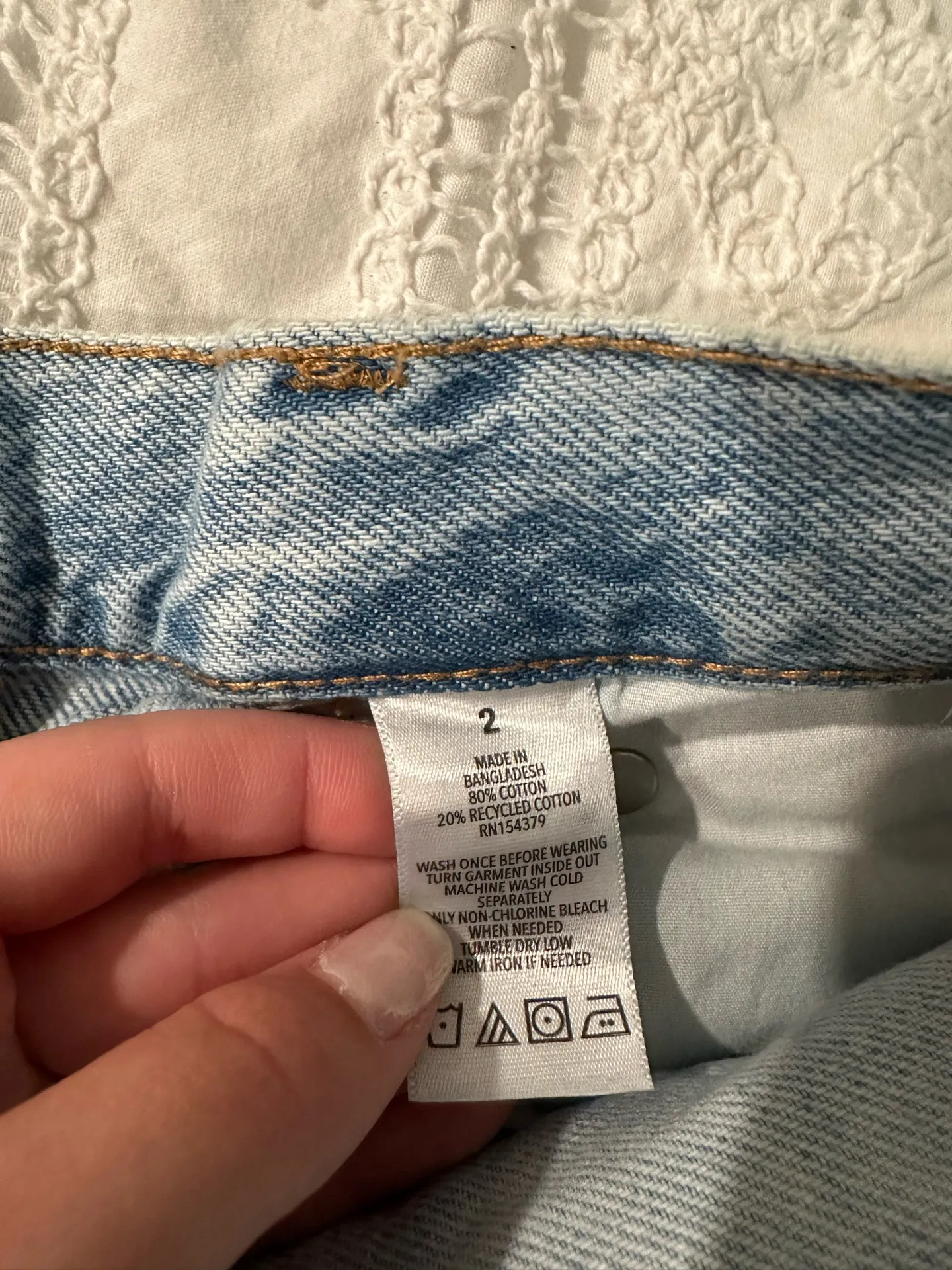 Distress Mom Jeans Areopostale  - Image 3