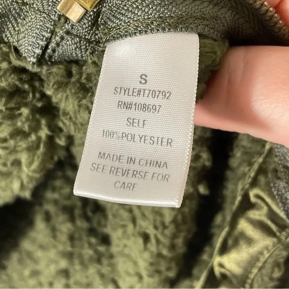 Alice Blue Green Sweater w Gold Snap Button Shoulder Detail Size S - Image 10