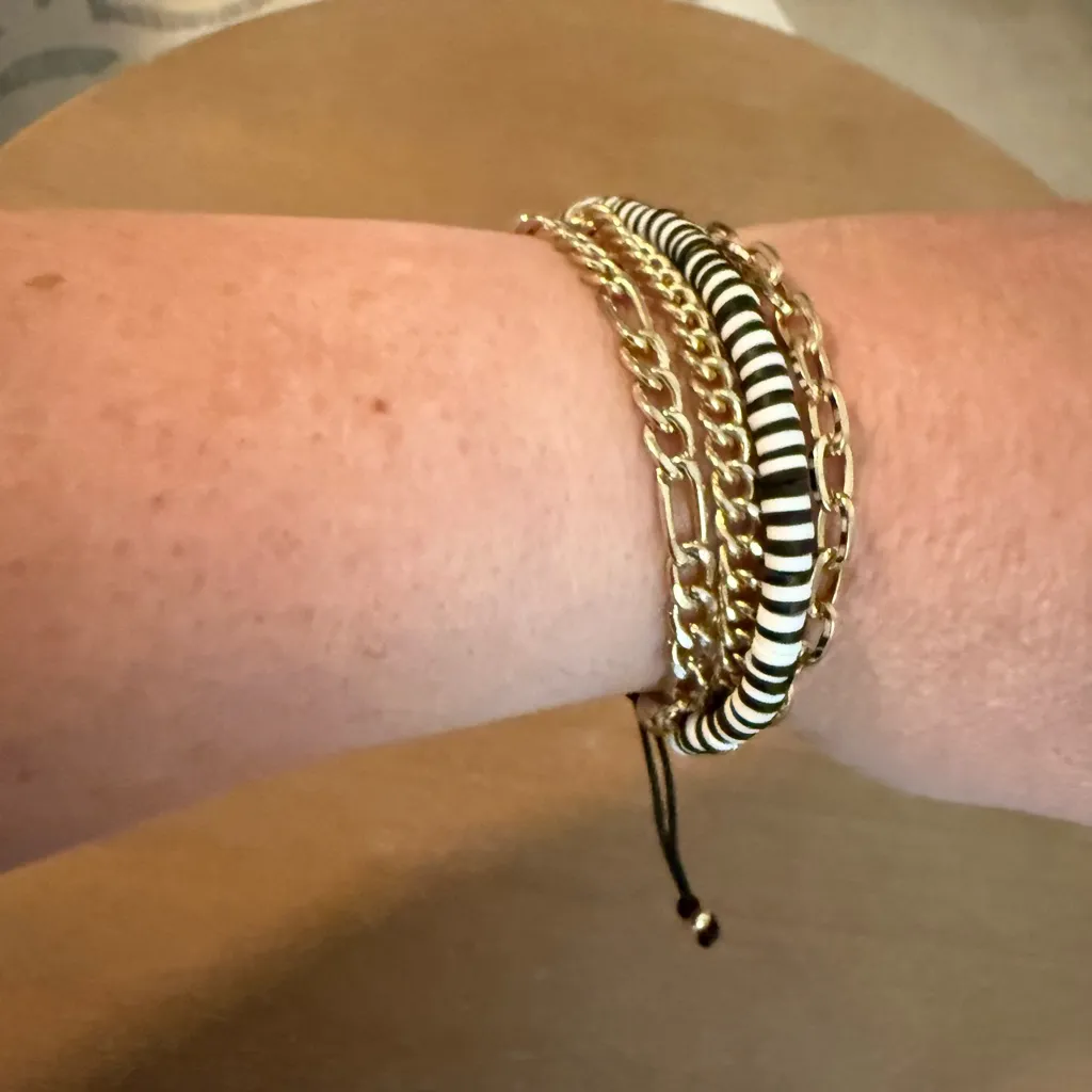 Gold and Black‎ Beaded Bracelet - Image 3