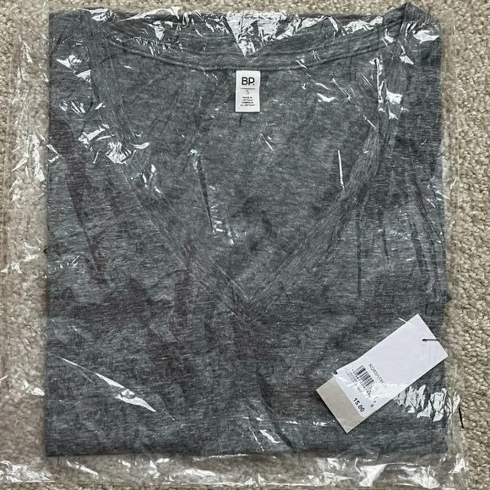 NWT BP Grey V-Neck Short Sleeve Top - Small - Image 81