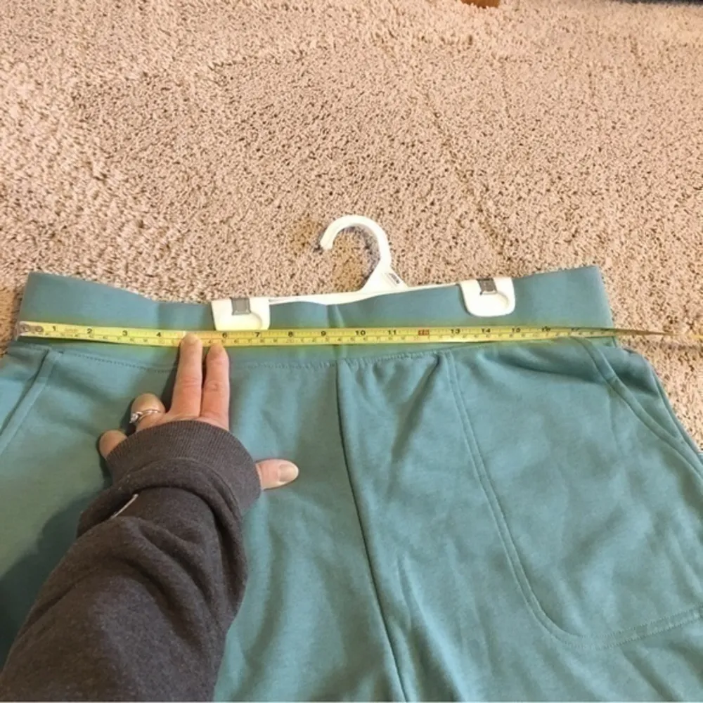 Lands End Serious Sweatshorts woman’s size Large 14/16 green NWOT - Image 3