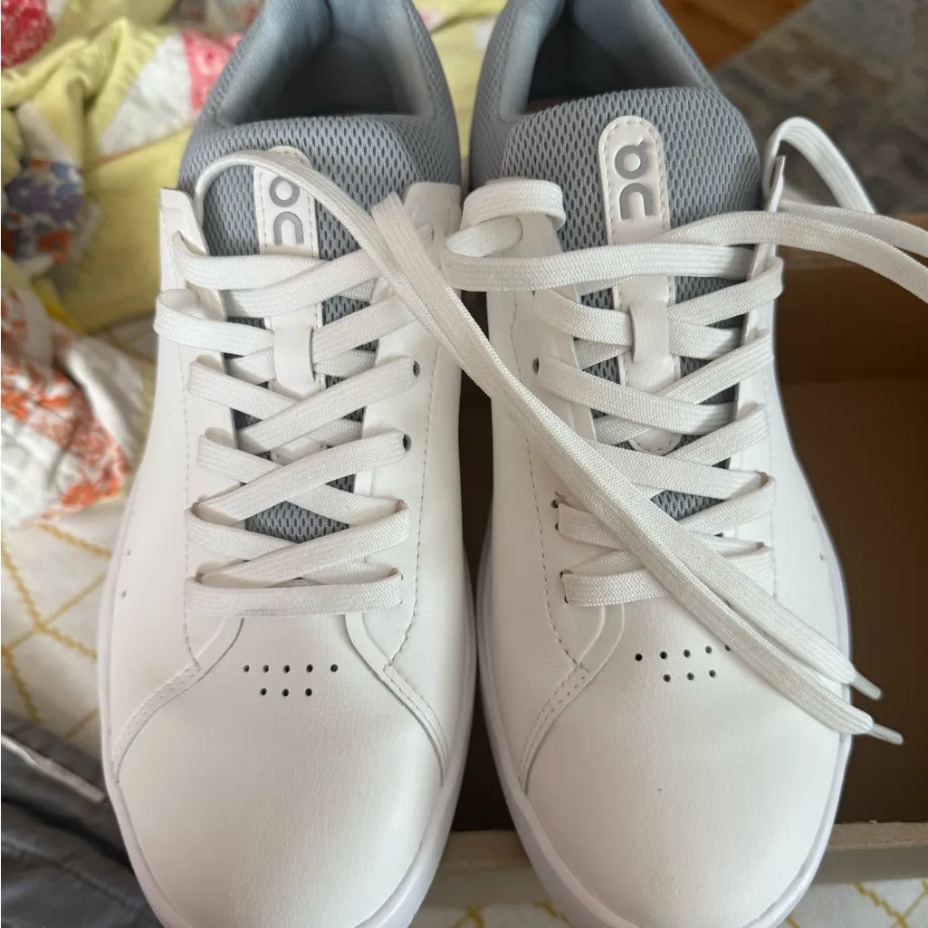 Women’s On Cloud The Roger Advantage 2 White Athletic Tennis Shoes New Size 9.5 - Image 2