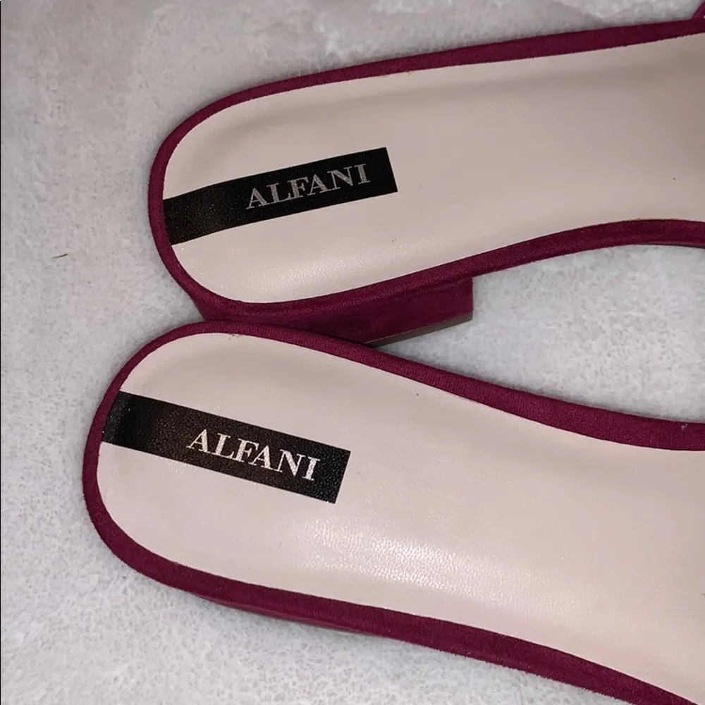 maroon ruffle open toe mules/slides Size 8 - Image 3