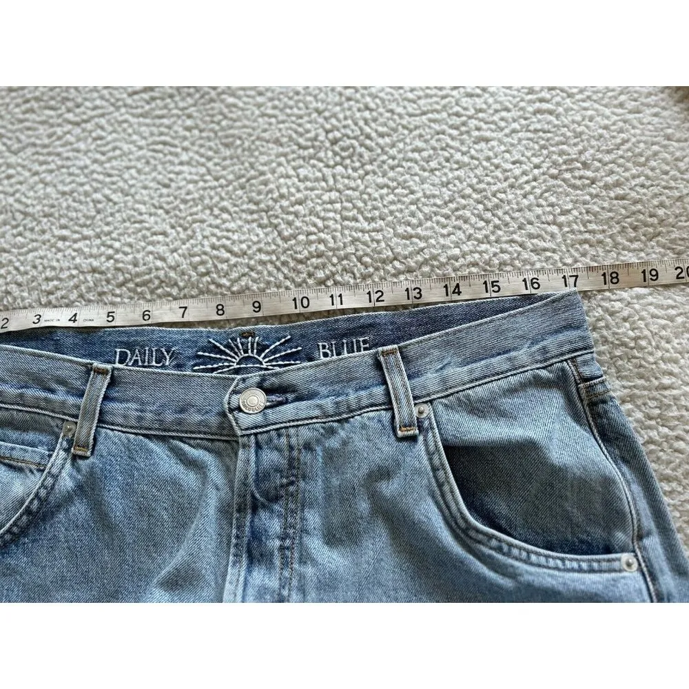 Daily Blue Mantra Jeans Wide Barrel Leg Button Fly High Rise in Lake Blue Sz 31 - Image 13