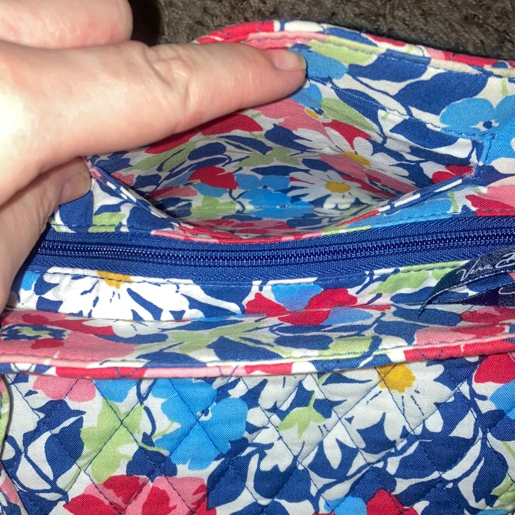 Vera Bradley Colorful Floral Summer Cottage
Shoulder Bag Purse - Image 8