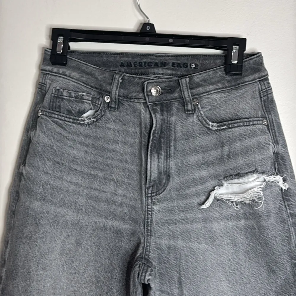 American Eagle Gray Distressed Mom Ankle Cropped Faded Jeans Size 2 short - Image 3