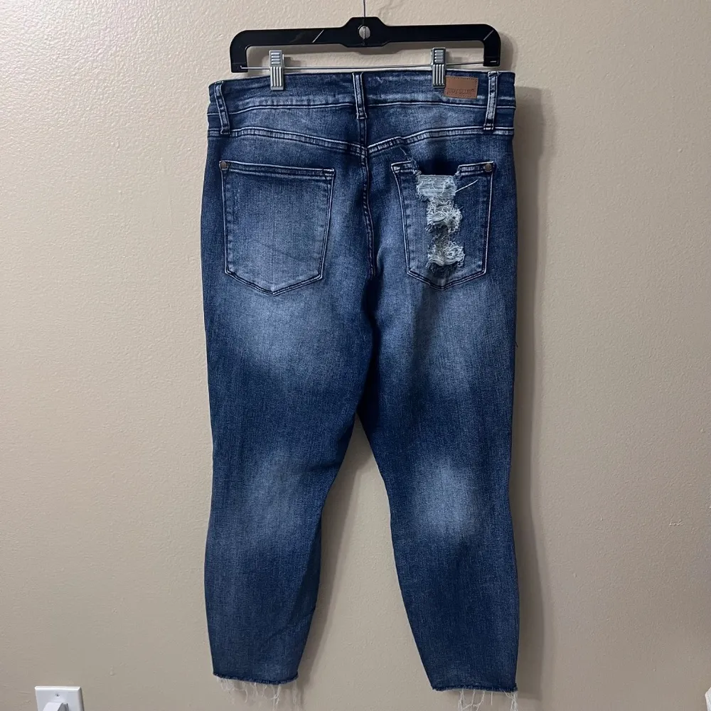 Judy Blue Women's  High Rise Raw Hem Relaxed Fit Jean Stretch Medium Wash Sz 14W - Image 15