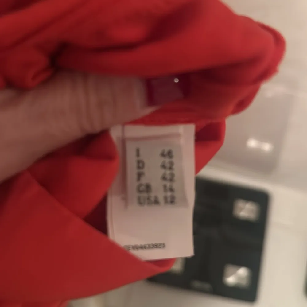 Cedric Charlier size 12 short sleeved dress red needs sleeve hem sewn - Image 10