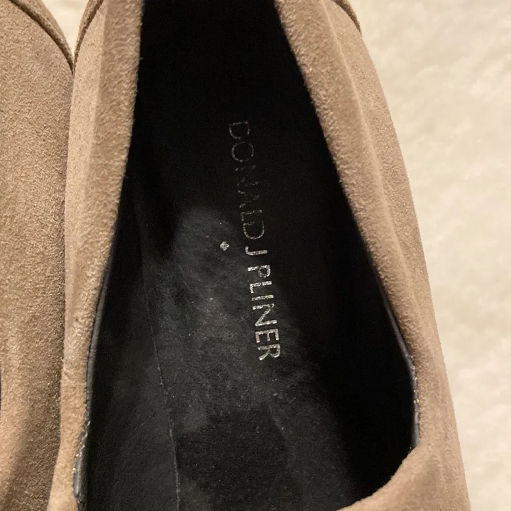 Donald J Pliner Women Shoes size 8N wedges 3” excellent condition - Image 3