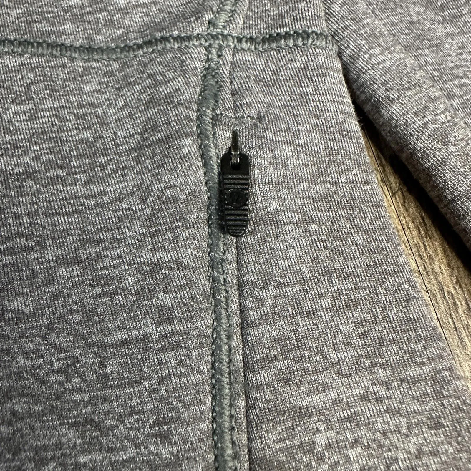 LULULEMON Hill And Valley Mock Neck Long Sleeve Top Size 6 Heathered Slate Crop - Image 8