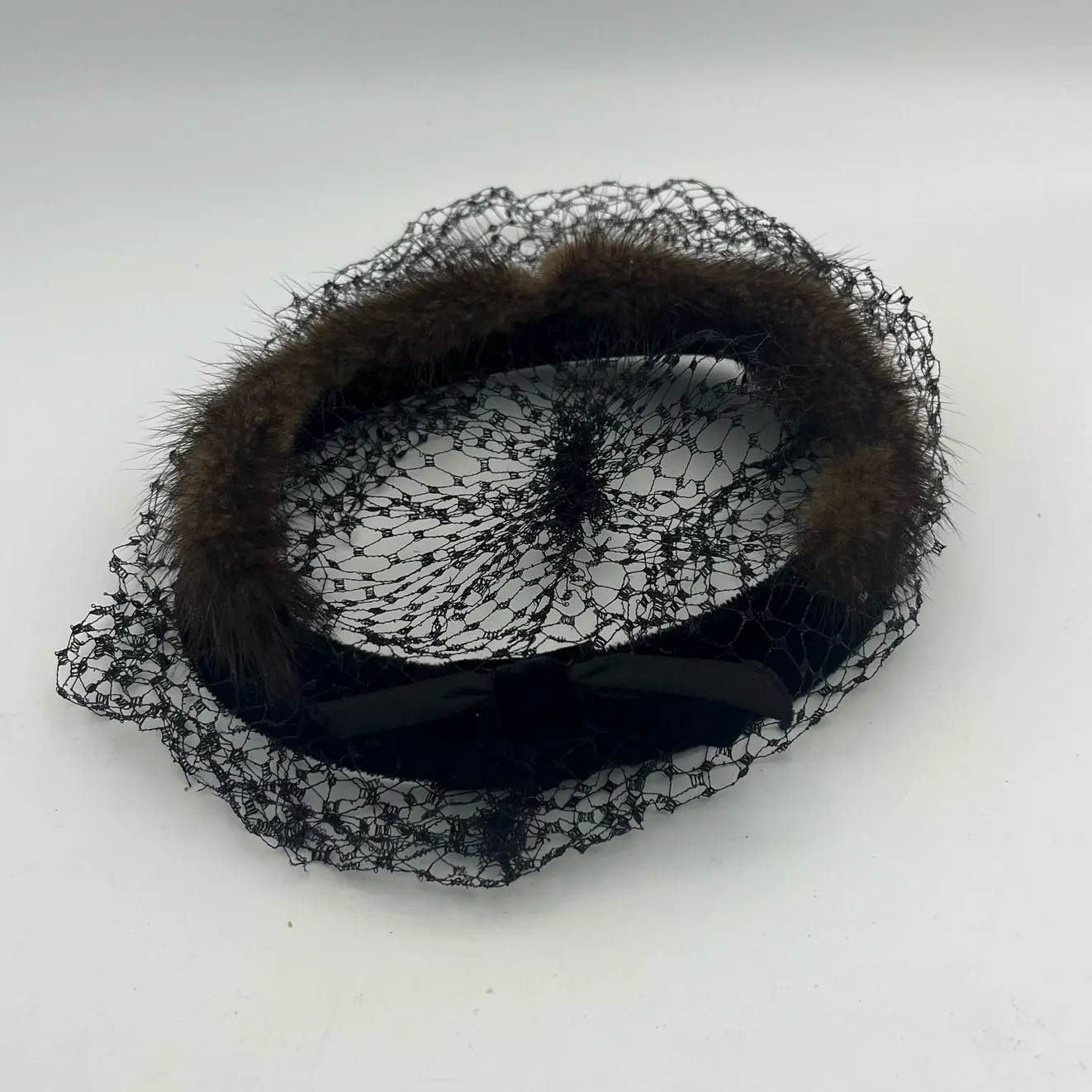 Women's Vintage Fascinator Hat Black Fur Trimmed Front Veil 1940's Era - Image 2