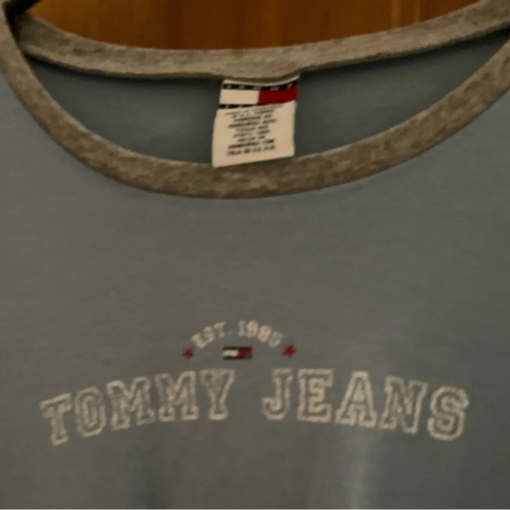 Tommy Hilfiger Light Blue long sleeve tee size xl vtg y2k - Image 2