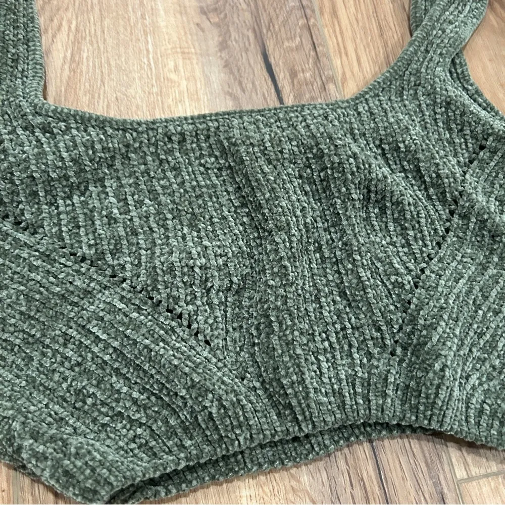 Nikka K Knitted Tank Crop Top Women's Size Small Green Knit Polyester Sleeveless - Image 2
