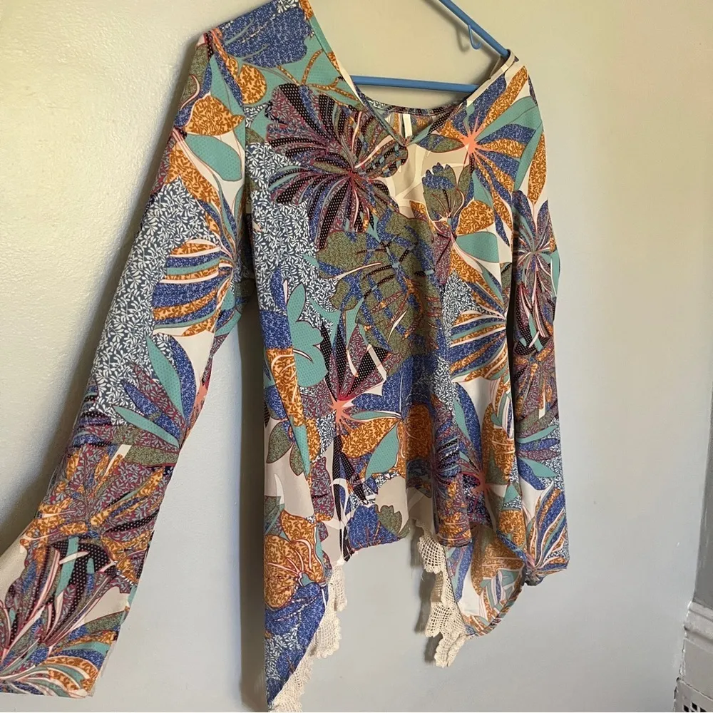 Anthropologie Sage Boho Floral Blouse – Fits M/L – Long Sleeve Lace Hem - Image 3