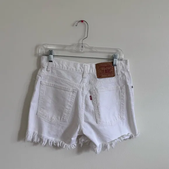 Vintage 555 Levi's Women's White Denim Cut-Off Shorts size 28 Made in Mexico - Image 2