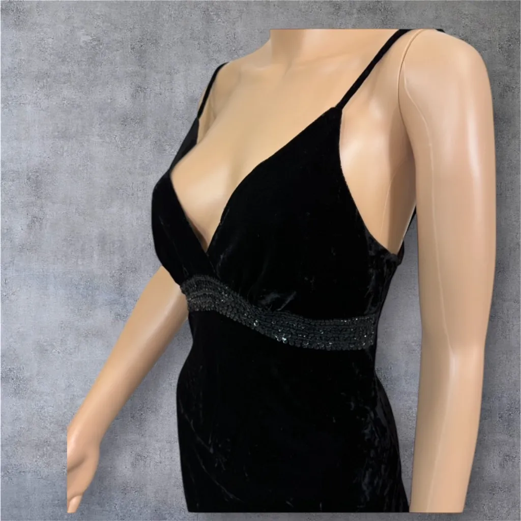 Elegant Black Velvet Top Express - Image 3