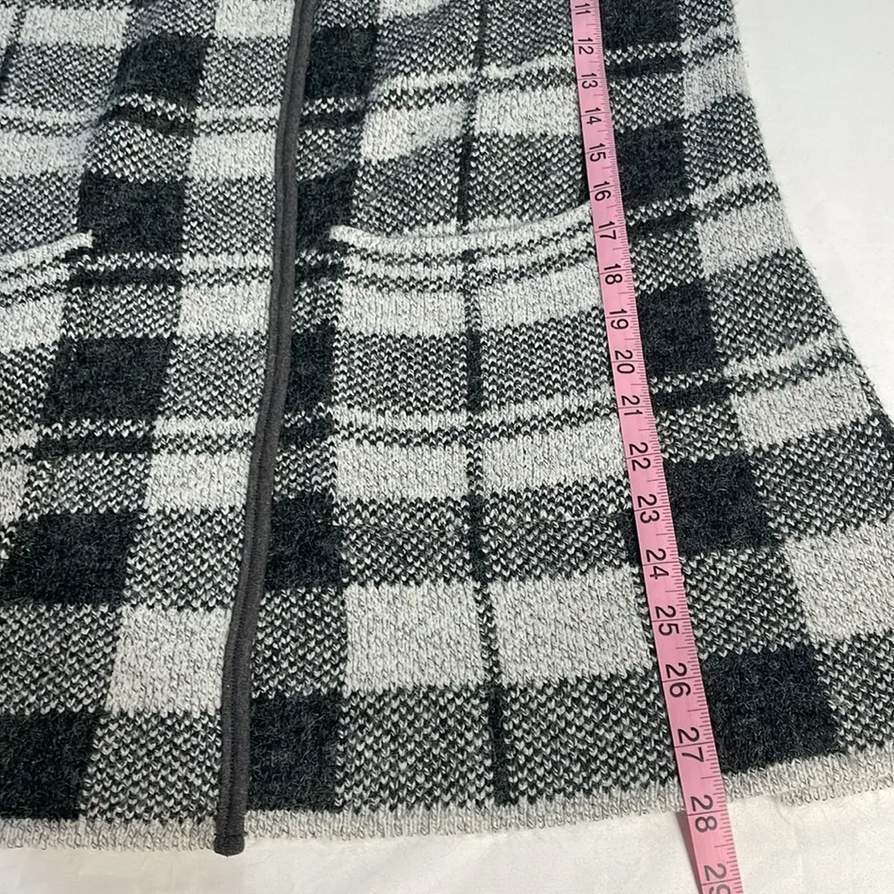 Long cape vest single snap closure dual pocket plaid vent back soft knit sweater Gray Size L - Image 6
